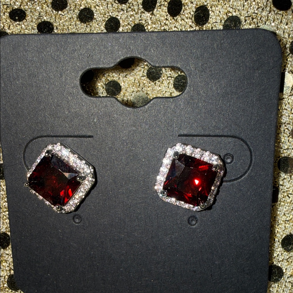 Elegant Red and Silver Stud Earrings - Picture 4 of 4